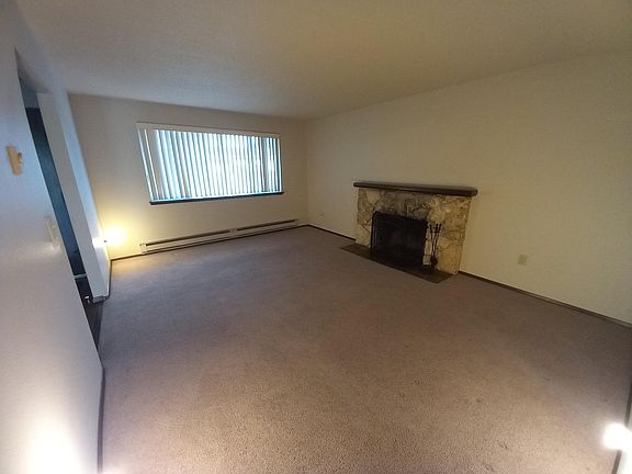 4th image of 2820 Claremont Dr