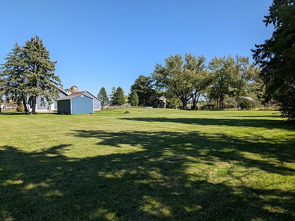 3rd image of W7691 Lake Shore Rd