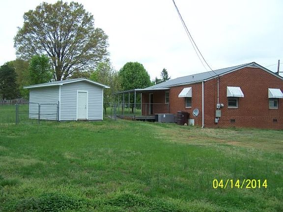 2nd image of 903 N Main St