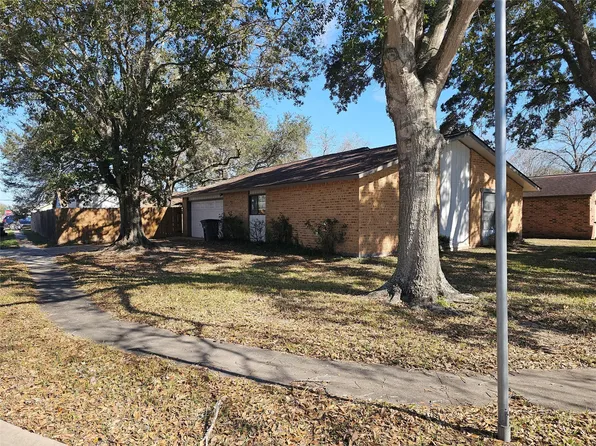 2207 Gontier Dr, Bay City, TX 77414