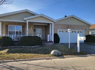 80 Rocking Horse Ln, Grayslake, IL 60030