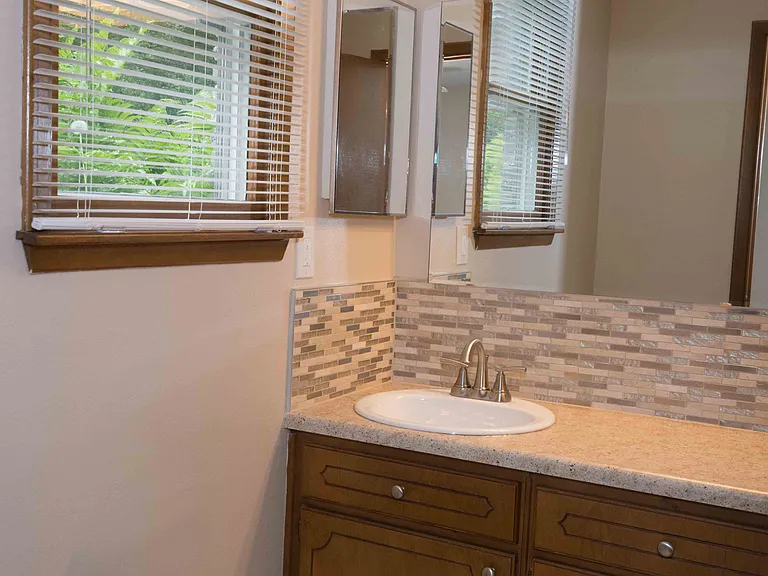 6813 Timmons Dr — Photo 2