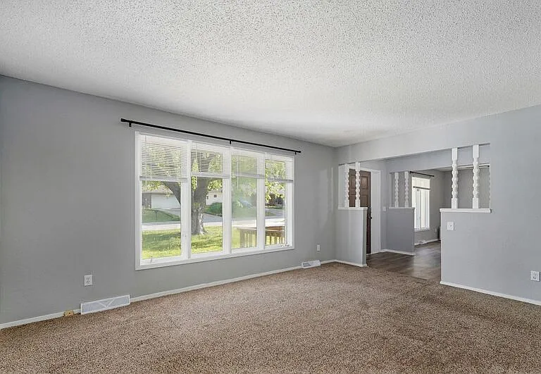2556 W Cardinal St — Photo 3