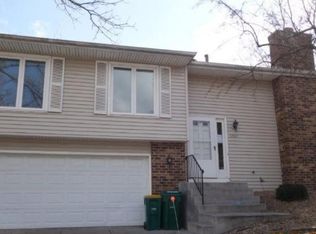 1507 140th St W, Burnsville, MN 55337