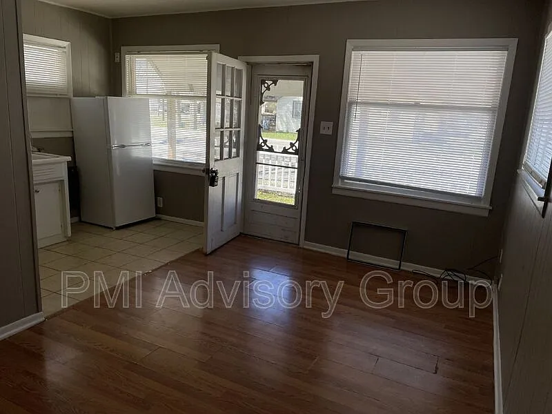 1 bed, 1.0 bath, 600 sqft, $575 — Photo 2