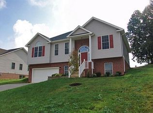 409 Red Maple Dr, Blacksburg, VA 24060