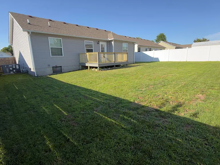 1829 Elizabeth Ln — Photo 21