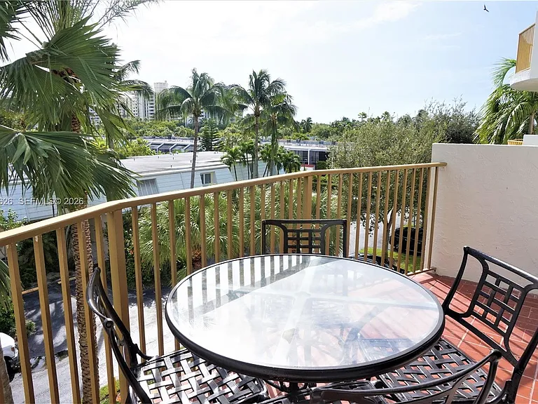 210 Sea View Dr #408 — Photo 3