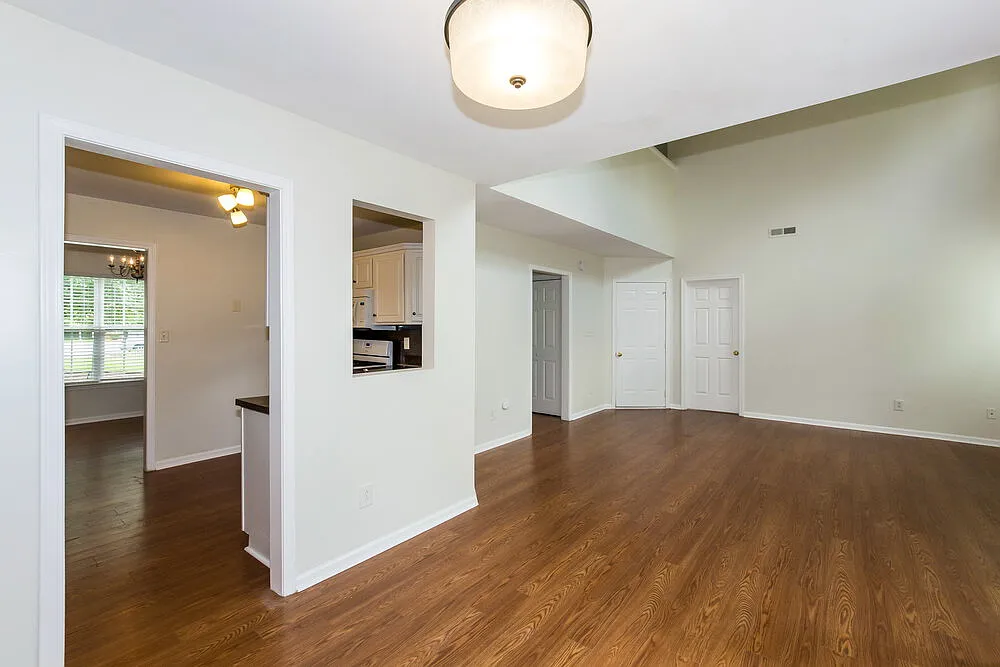 3 bed, 2.5 bath, 1870 sqft, $2,175 — Photo 4