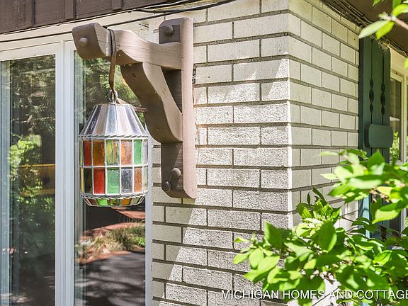 5th image of 680 Marylane Dr