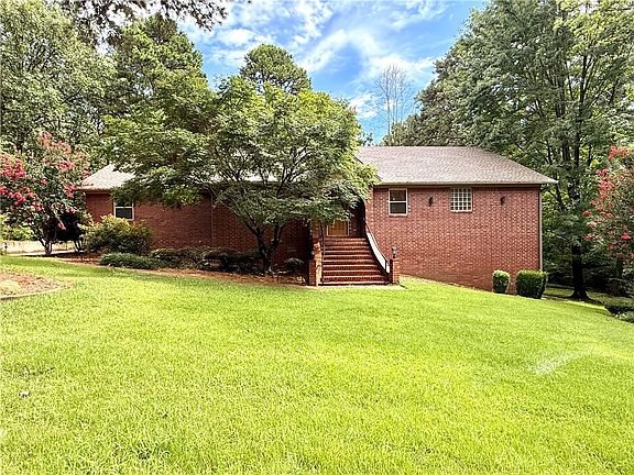3rd image of 209 Hickory Hills Dr