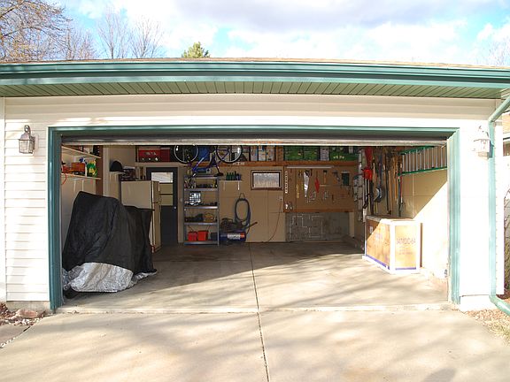 3rd image of 5430 Woodsview St