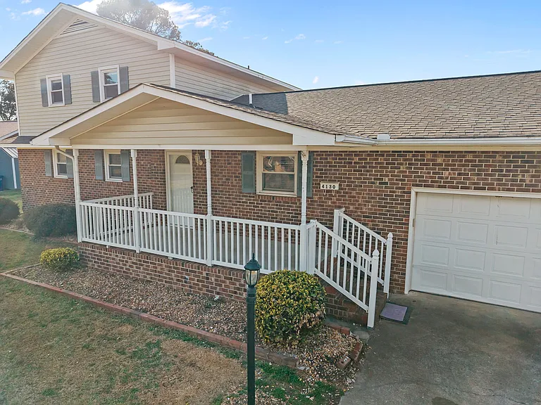 4130 Terrace Dr — Photo 5
