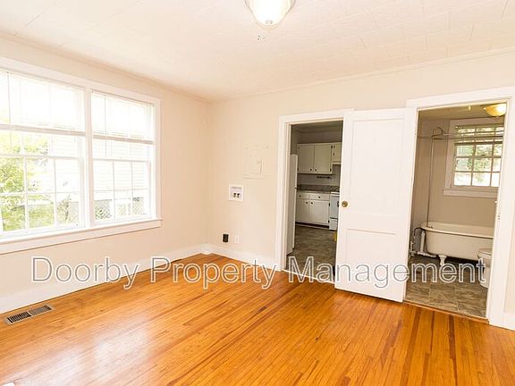 4th image of 1113 E 8th St #1