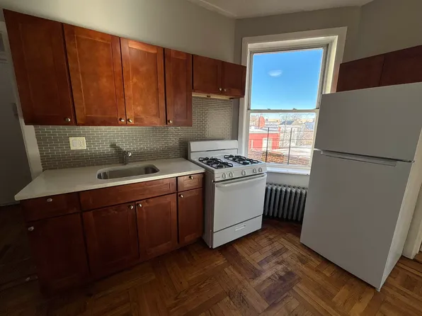 652 Soundview Avenue image 3 of 8