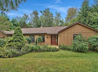 5104 Woodland Ave, Pocono Pines, PA 18350