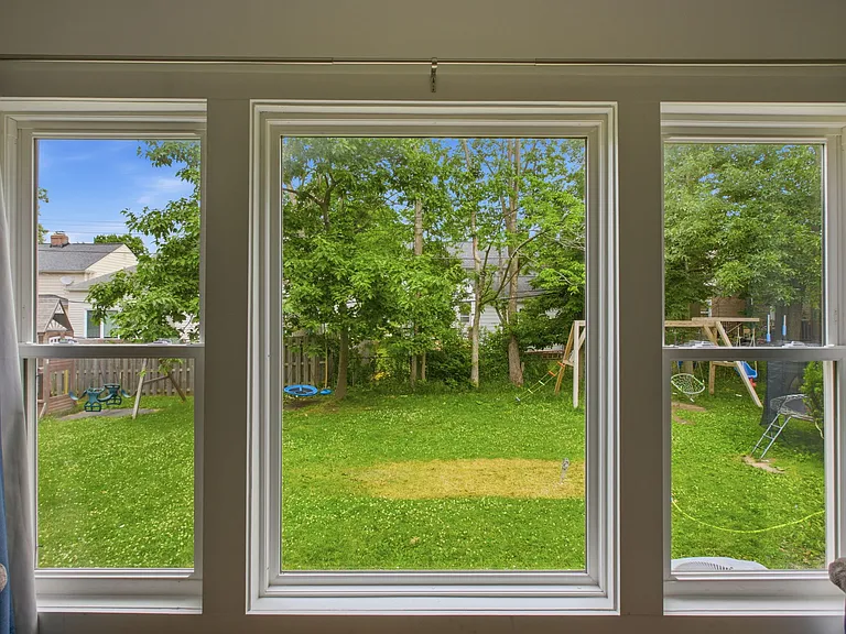 2429 Claver Rd — Photo 33