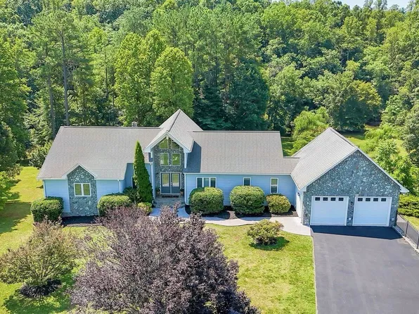 1860 Riverbend Dr, Rocky Mount, VA 24151