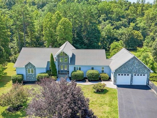 1860 Riverbend Dr, Rocky Mount, VA 24151