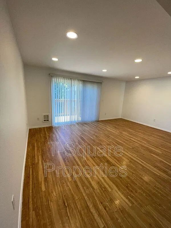 2 bed, 1.0 bath, 1026 sqft, $2,349 — Photo 4