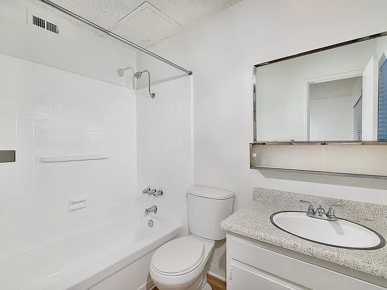 Panorama Apartments — Photo 14