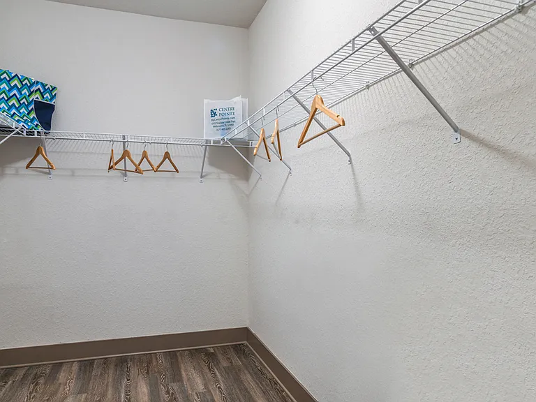 Centre Pointe Apartments — Photo 17