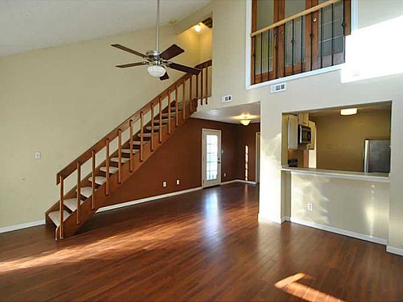 3rd image of 4604 Glencoe Ln