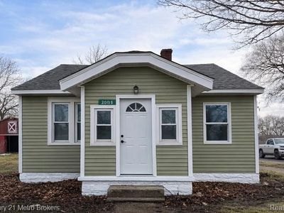 2098 E Scottwood Ave, Burton, MI, 48529