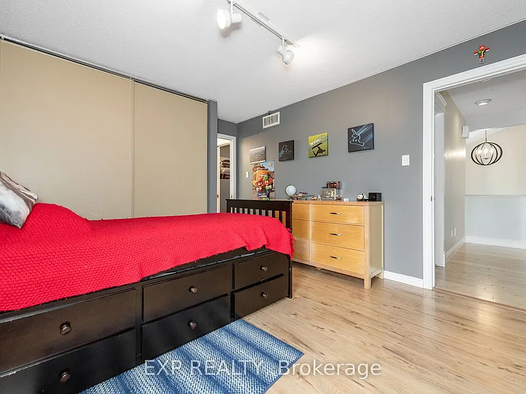 1238 Barnwell Cres — Photo 33