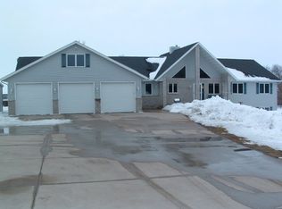 7999 Pleasant Valley Rd, Larsen, WI 54947