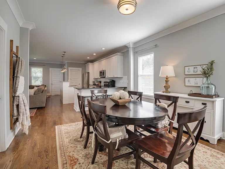 508 Morton Ave — Photo 32