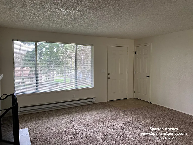 10426 29th St E — Photo 2