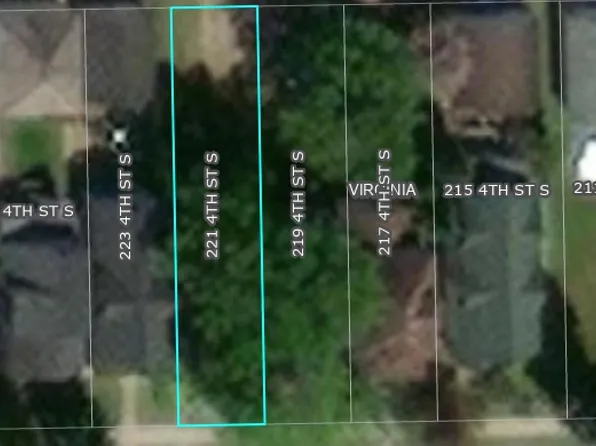 221 S 4th St, Virginia, MN 55792