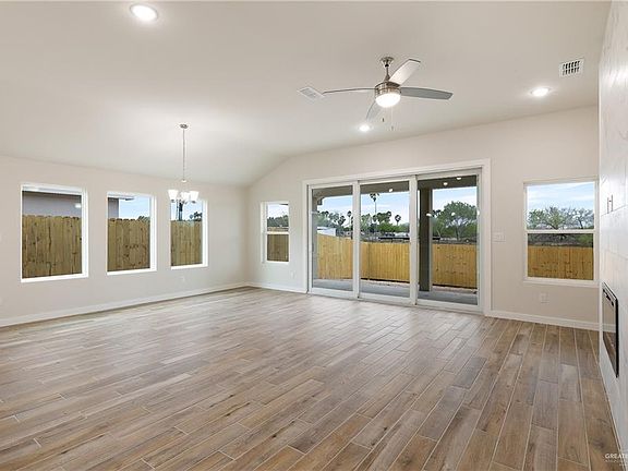 3rd image of 4824 Oleander Ave