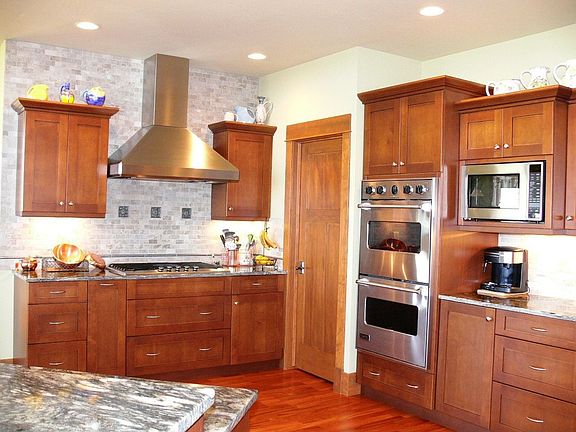 5th image of 1202 Hunter Ln