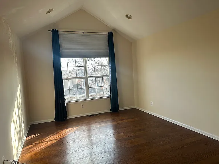 1066 Shadowlawn Dr — Photo 9