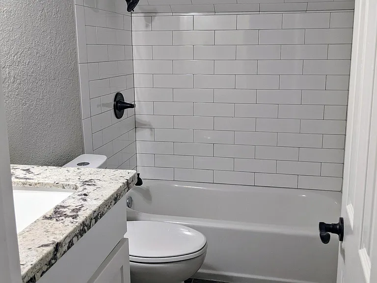 703 Rosedale Dr — Photo 10
