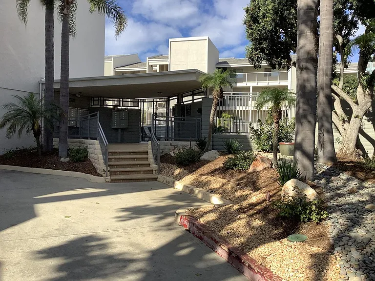 135 S Sierra Ave #14 — Photo 33
