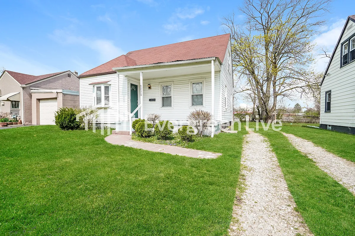 Building Photo - 2272 Delavan Dr