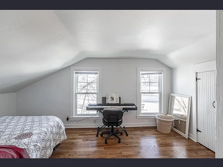 351 Morse Ave — Photo 9