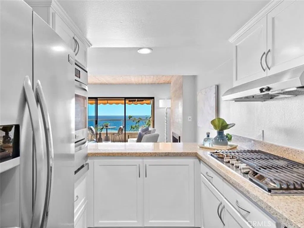 2 bed, 2.5 bath, 1737 sqft, $6,500 — Photo 4