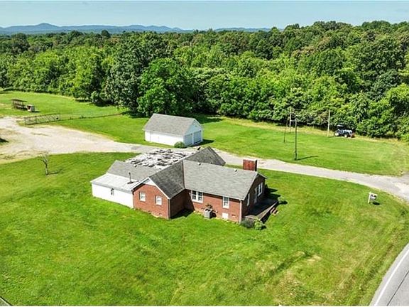 2nd image of 820 Suncrest Orchard Rd