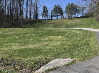 233 Smith Oaks Ln, Jacksboro, TN 37757