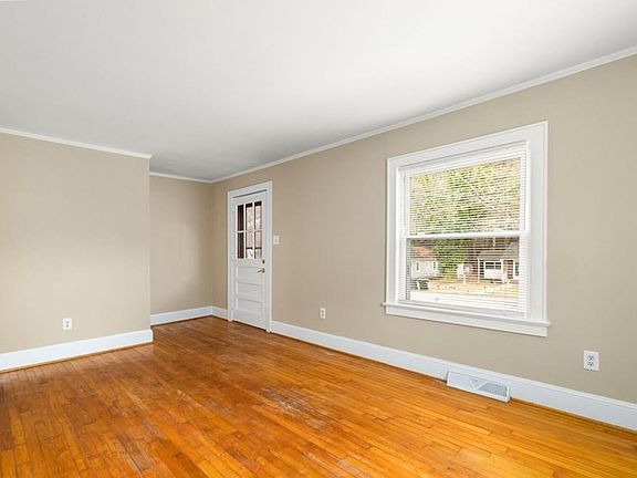 3rd image of 626 N Lunenburg Ave