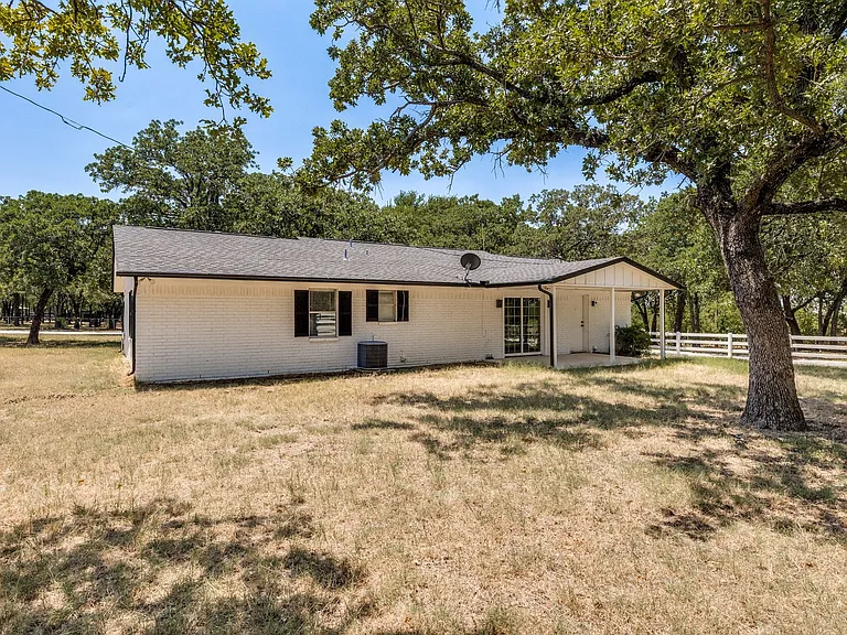 240 County Road 4360 — Photo 23