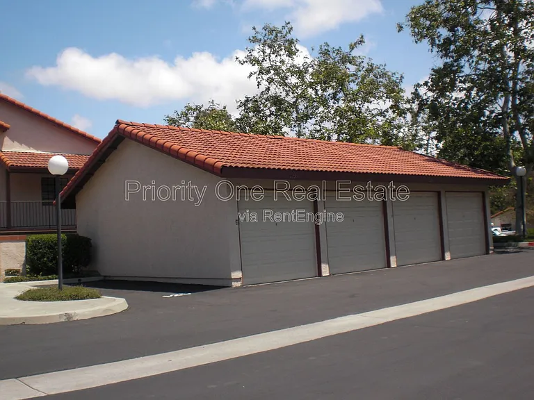 2876 Englewood Way — Photo 22