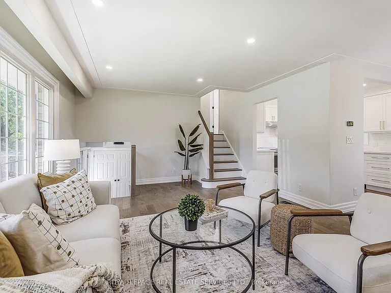 351 Strathcona Dr — Photo 16