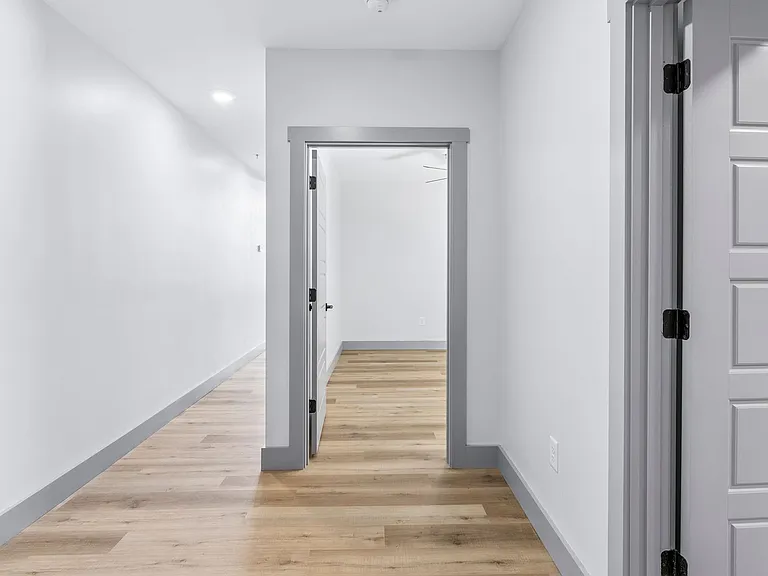 213 E Main St — Photo 15