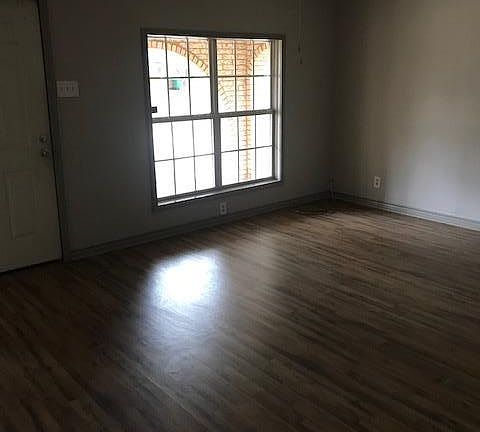 3rd image of 110 Belaire Ave
