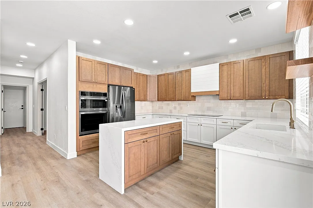 5 bed, 3.0 bath, 2855 sqft, $4,999 — Photo 1